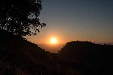 zonsondergang over de bergen