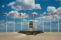 Monument ter herinnering aan D-Day bij Juno Beach aan de Normandische kust. van Gert van Santen thumbnail