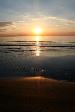 De zon komt op aan de spaanse kust   van Jan Mulder