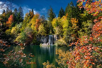 Plitvice lakes and waterfalls in autumn by Alex Neumayer