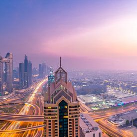 L'horizon de Dubaï au coucher du soleil sur Remco Piet
