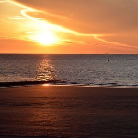 Prachtige zonsondergang aan de Noordzee van Philipp Klassen