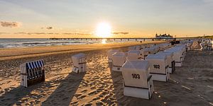 Strandkörbe und die Seebrücke Ahlbeck auf Usedom von Werner Dieterich