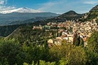 Taormina stadsgezicht en de vulkaan Etna, Sicilië, Italië, Europa | Taormina stadsgezicht en de Etna