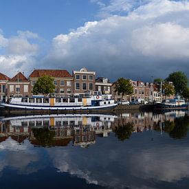 Panorama van het Binnen Spaarne in Haarlem, Noord Holland. van Martin Stevens