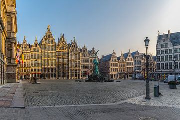 Grote Markt van Antwerpen bij zonsopkomst van Bruno Hermans