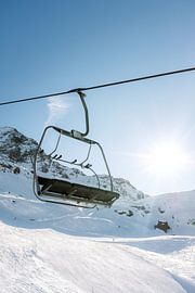 Im Sessellift beim Wintersport - Französische Alpen von Marit Hilarius