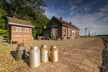 Bus à lait à la station Twiske du tramway à vapeur Hoorn-Medemblik sur Bram Lubbers