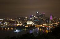 Pittsburgh - city of bridges by night van Sander Knopper thumbnail