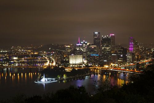 Pittsburgh - city of bridges by night