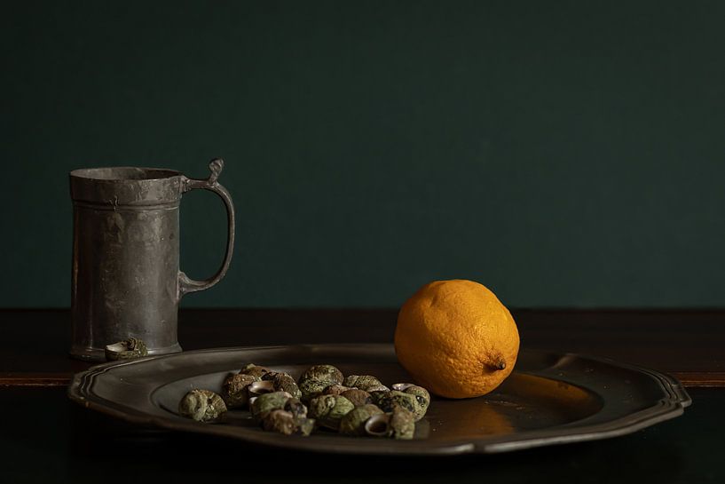Tinne jug and board with lemon. by Irene Ruysch fotografie