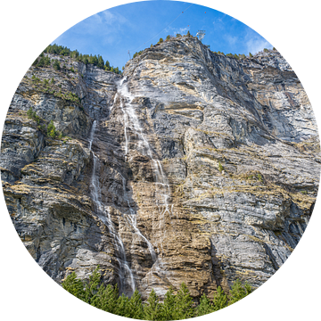 Mürrenbachwatervallen in de Lauterbrunnenvallei van t.ART
