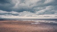 Menschenleerer Strand von Cuxhaven an der deutschen Nordseeküste