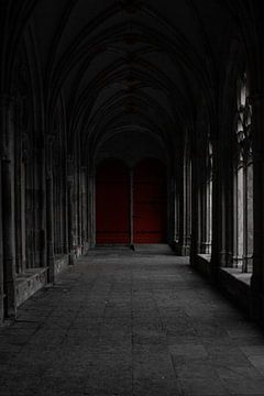 Portes d'église rouges sur Sebastian Stef
