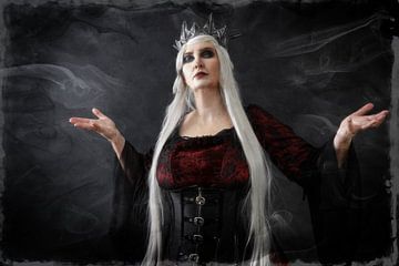 Dark queen by Carin Klabbers