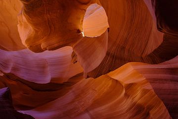 Lower Antelope Canyon van Richard van der Woude