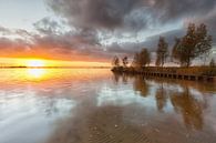 Zonsondergang bij het Schildmeer in Groningen van Ron Buist thumbnail