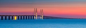 Panorama en zonsondergang bij de Oresund Brug, Malmö, Zweden van Henk Meijer Photography