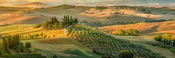 Toscane landschap in Italië met prachtig landhuis/boerderij van Voss Fine Art Fotografie