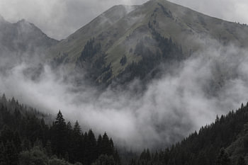 Between the mountains and the clouds