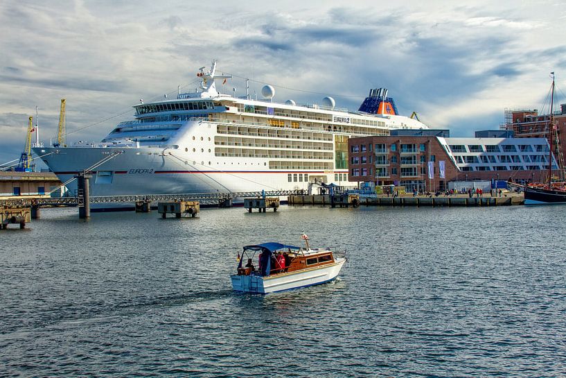 MS Europa 2 in Wismar von Holger Felix