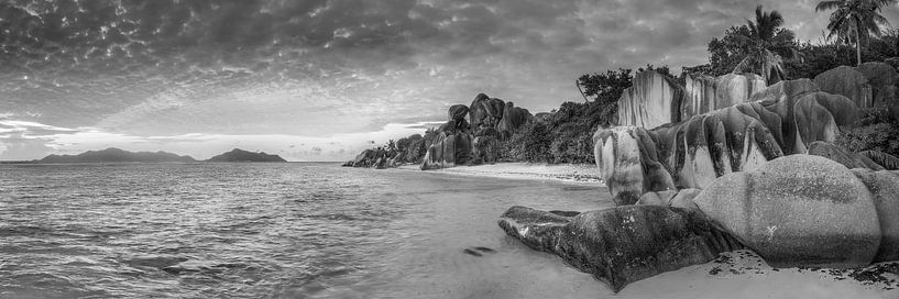 Sunset in the Seychelles in black and white. by Manfred Voss, Black-White Photography