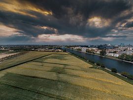 Structure in the clouds van Nildo Scoop