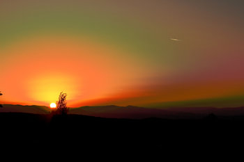 Zonsondergang boven de bergen