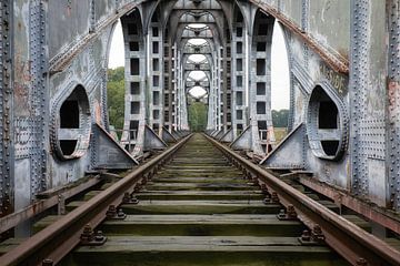 De verlaten brug van Ben van Sambeek