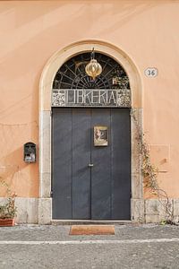 Die Tür der Libreria in der Stadt Rom, Italien von Henrike Schenk