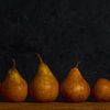 Stillleben mit fünf Birnen – stilvolle Wanddekoration für Ihr Zuhause von John Goossens Photography