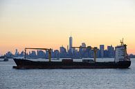 Manhattan Skyline in New York met een passerend schip par Merijn van der Vliet Aperçu