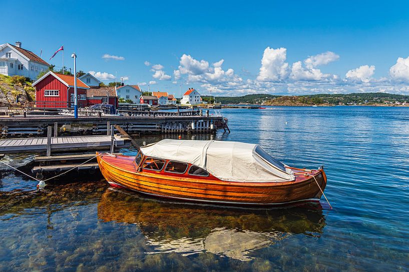 Port avec bateau sur l'île de Merdø en Norvège par Rico Ködder
