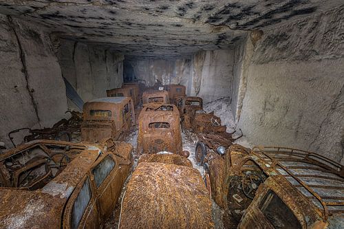 Oude auto's ( urbexlocatie )