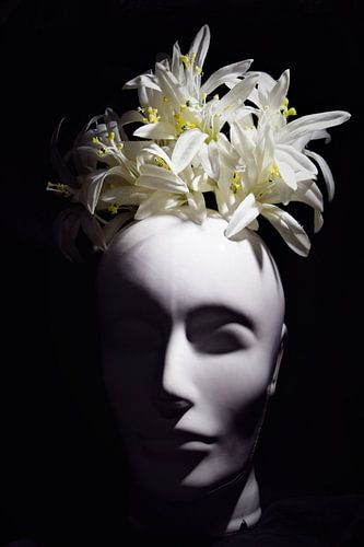 Artistiek hoofd met bloemen