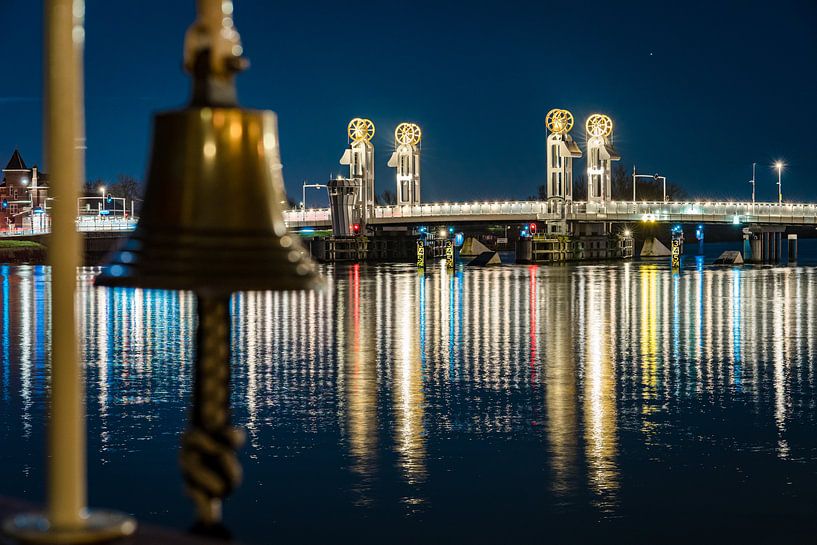 Illuminated city bridge Kampen by Fotografiecor .nl
