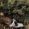Retro Vespa in Italië van Expeditie Aardbol