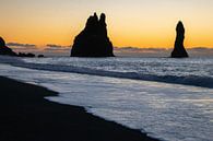 Reynisdrangar an der Südküste Islands von Melissa Peltenburg Miniaturansicht