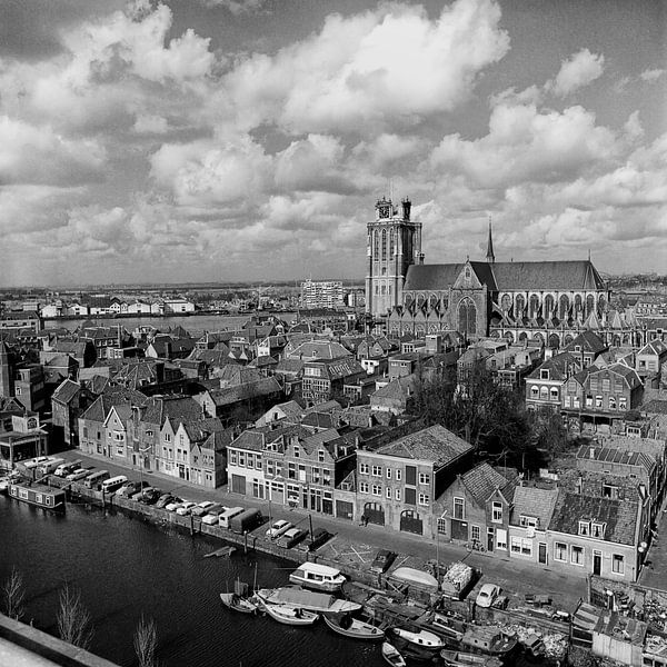 Grote kerk gezien vanuit vogelvlucht van Dordrecht van Vroeger