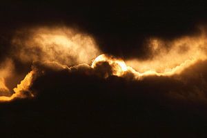 Abstracte Natuur--Zon in de Wolken-01