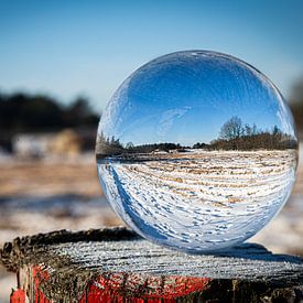 winter door een glazen bol van Marcel Geerings
