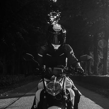 motor - motorfiets vrouw van Ivanovic Arndts