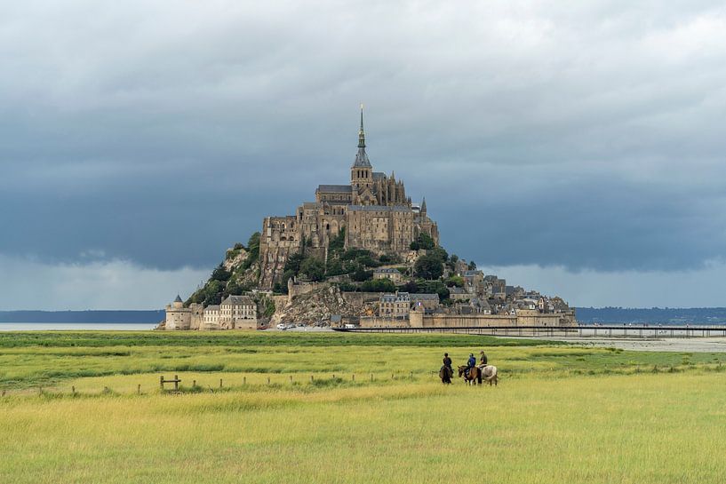 Cavaliers devant le monastère du Mont Saint-Michel par Peter Schickert