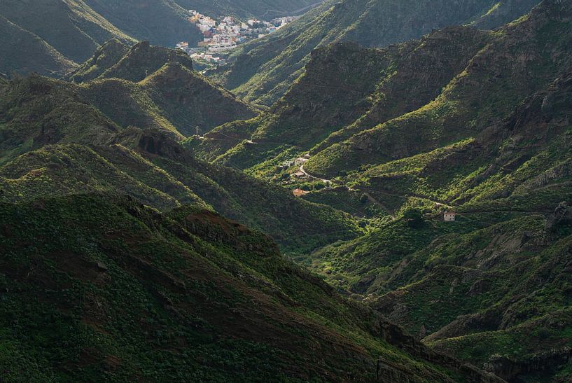 Tussen de rimpels van de aarde wonen van Loris Photography