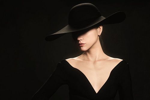 Dame in zwart, een elegant portret