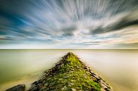 Bewegende wolken boven het IJsselmeer van Damien Franscoise thumbnail