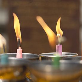 Offrande de lumière dans le temple du bateau sur Walter G. Allgöwer