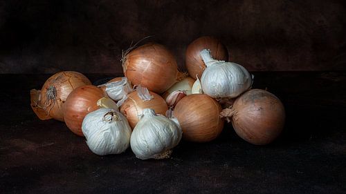 Stilleben Zwiebeln und Knoblauch
