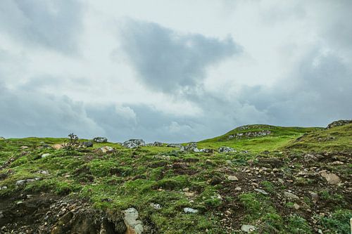 De verlaten uitgestrektheid van de Schotse Hooglanden. Eiland van Skye