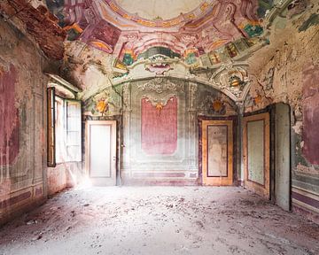 Verlaten School met Fresco. van Roman Robroek - Foto's van Verlaten Gebouwen